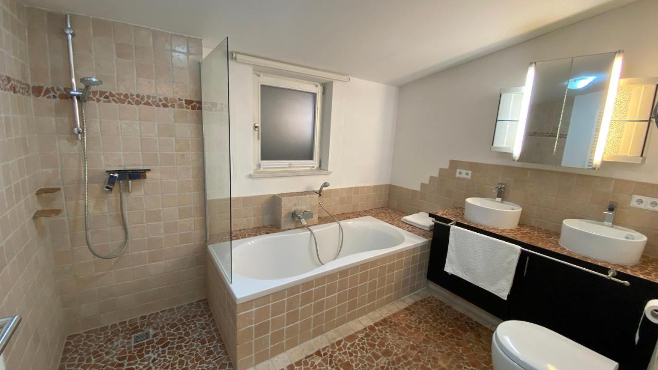 Fewo Luxus Wohnung Im Eigenen Ferienhaus, 120 Qm, Naehe Regensburg Mit Balkon, Terrasse & Garten, Gute Zuganbindung Laber Eksteriør billede